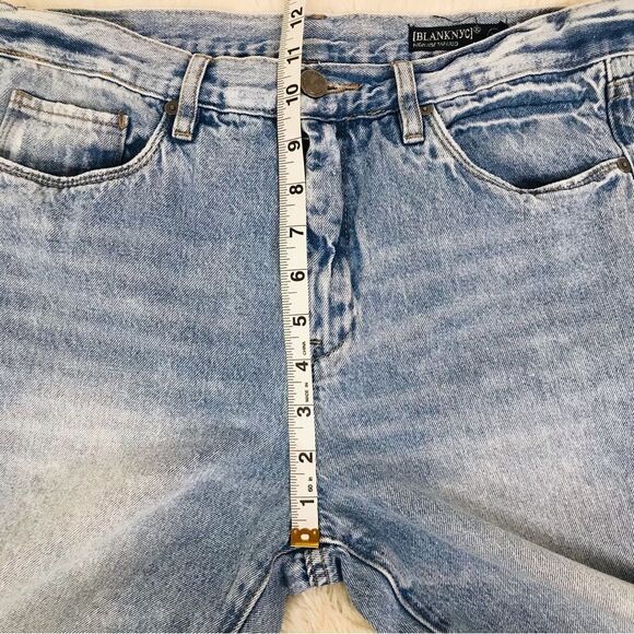 BLANK NYC High Rise Lace Up Ankle Jeans Tapered Leg Raw Hem Distressed Size 29 - Picture 14 of 16